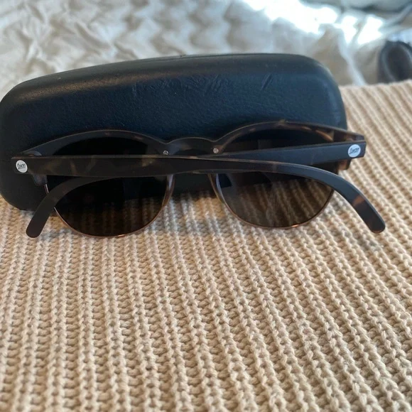 Classic Tortoise Shell Sunglasses - Picture 3 of 9